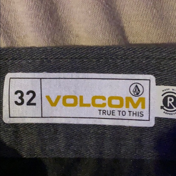 Volcom shorts - Picture 2 of 2